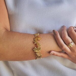 22 kt yellow gold flower glod lace statement slip-on bangle bracelet