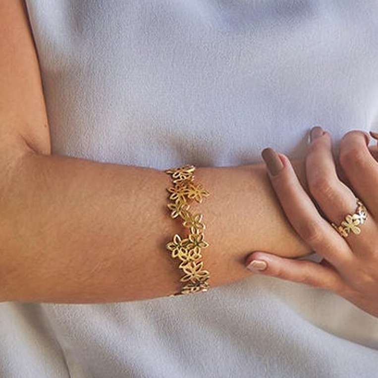 22 kt yellow gold flower glod lace statement slip-on bangle bracelet