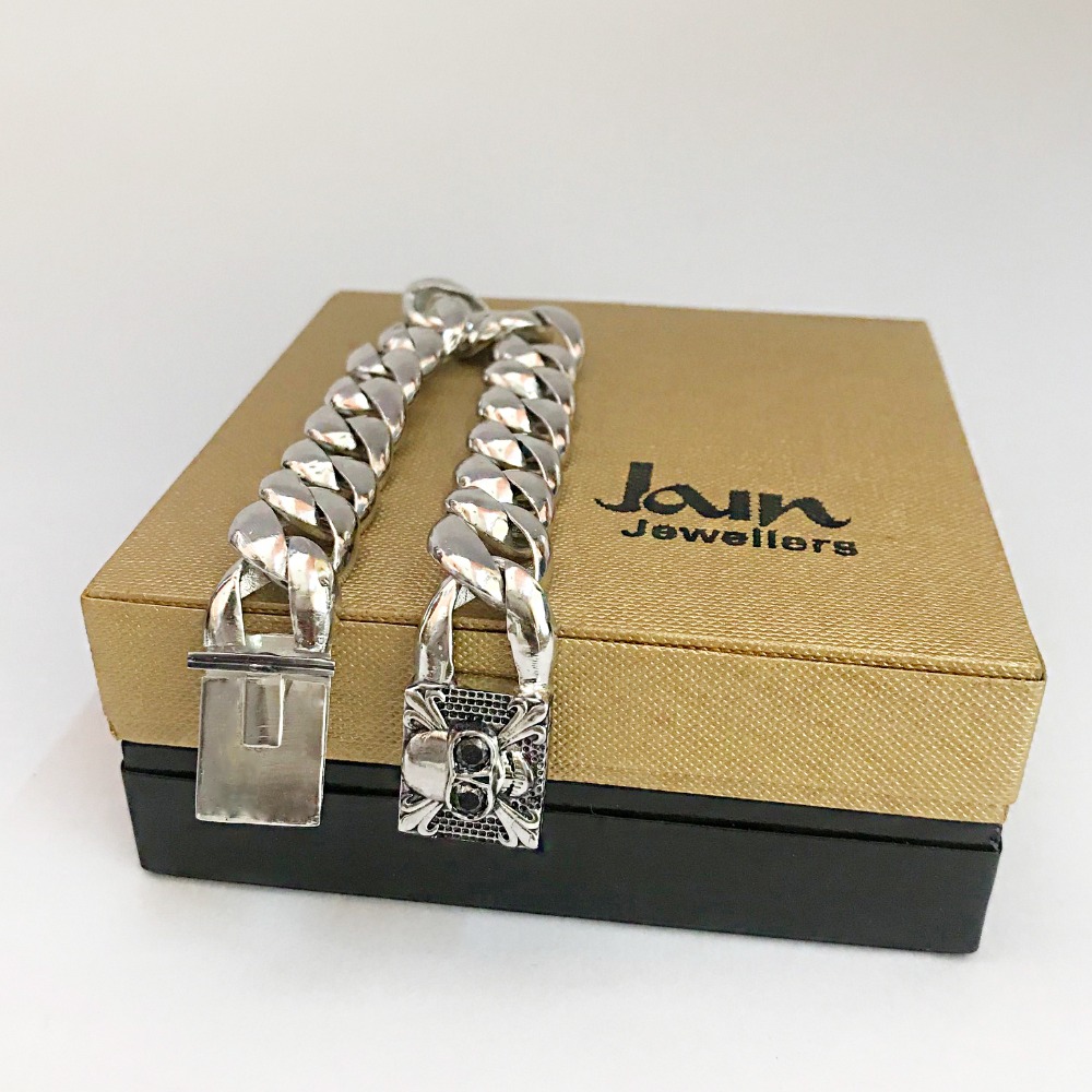 18 Kt White Gold Skull Black Diamonds Men's Link Bracelet 77.430 Gm