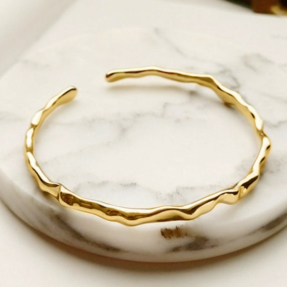 22 Kt Yellow Gold Water Wave Modern Women's Bangle Bracelet
