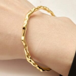 22 Kt Yellow Gold Water Wave Modern Women's Bangle Bracelet