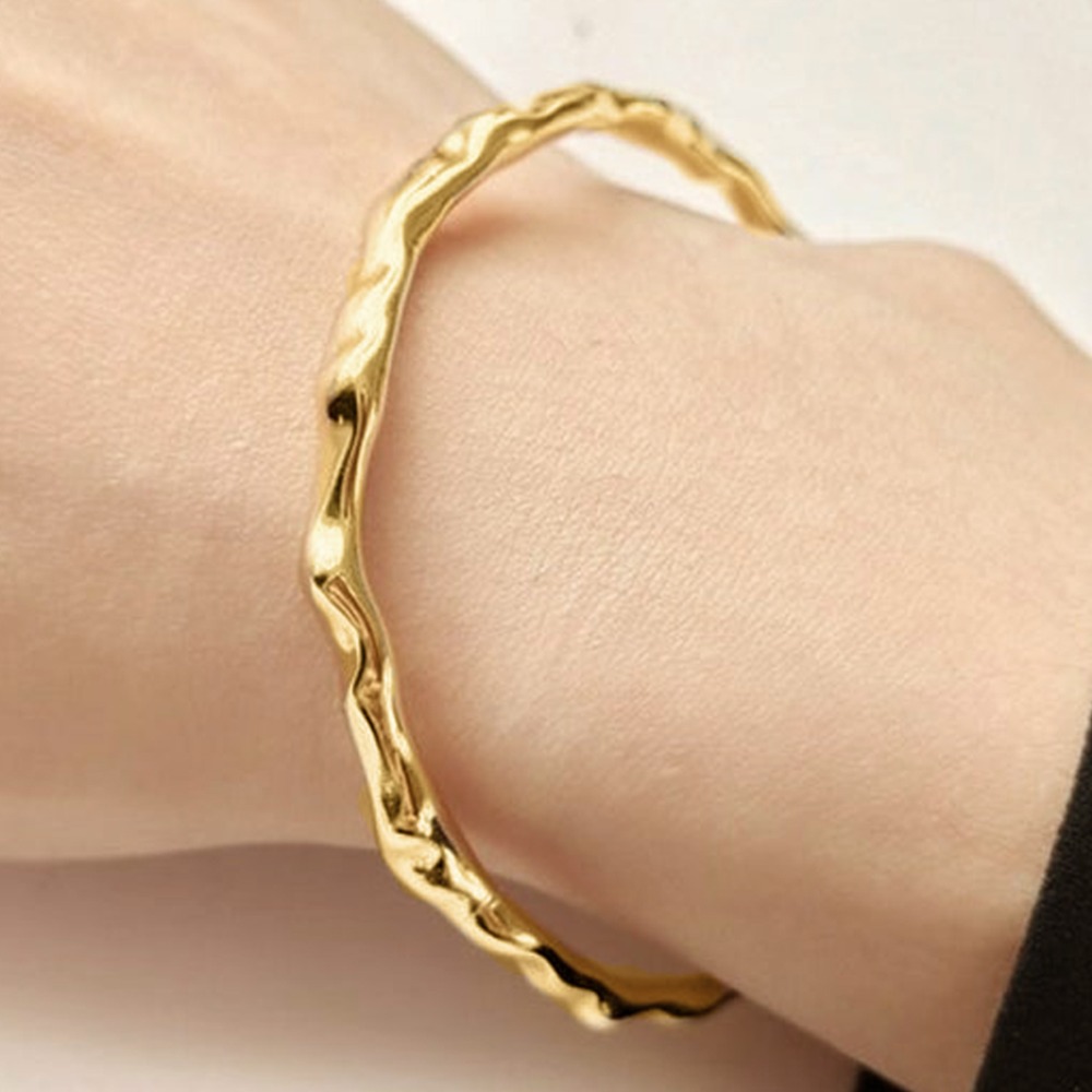 22 Kt Yellow Gold Water Wave Modern Women's Bangle Bracelet