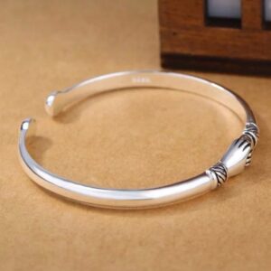14 Kt White Gold Holding Hands Open Women's Bangle Bracelet