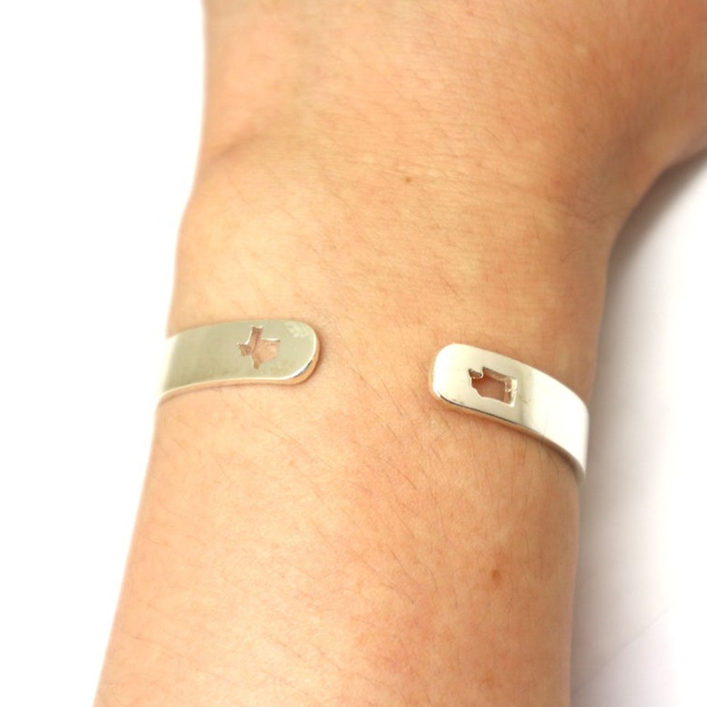 14 Kt White Gold Texas To Washington Map Wrap Women's Bangle Bracelet