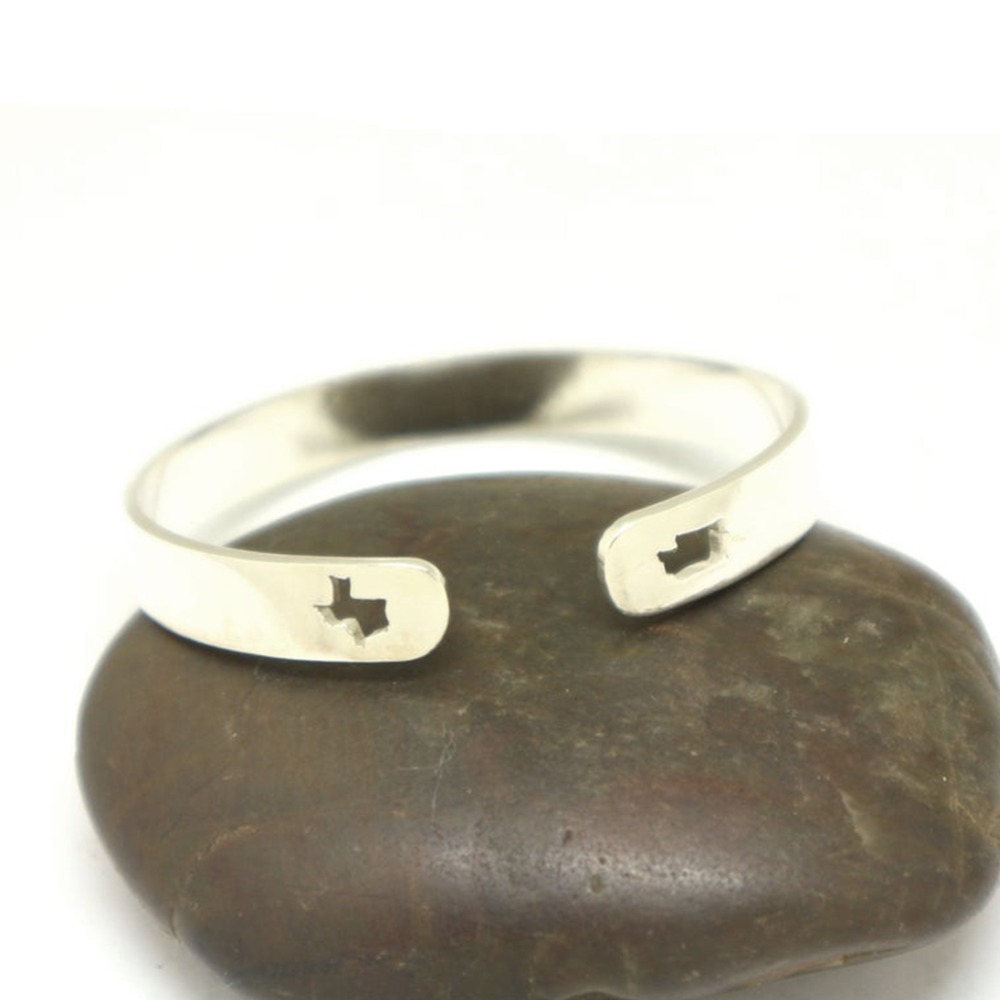 14 Kt White Gold Texas To Washington Map Wrap Women's Bangle Bracelet