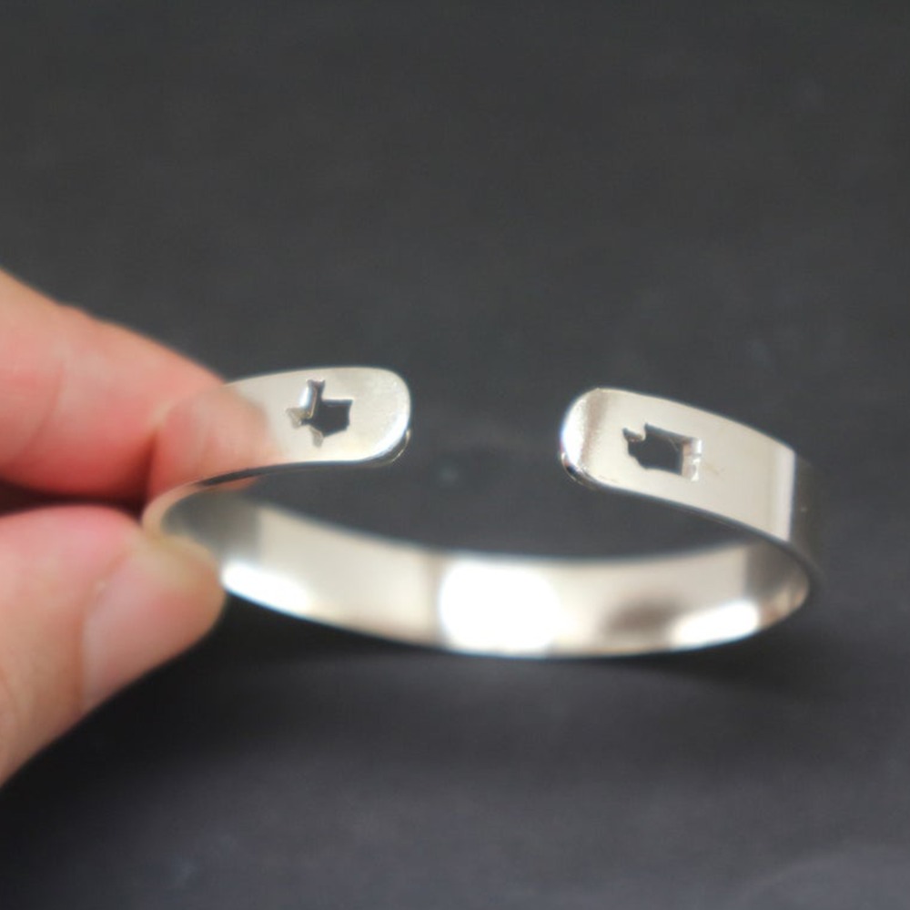 14 Kt White Gold Texas To Washington Map Wrap Women's Bangle Bracelet