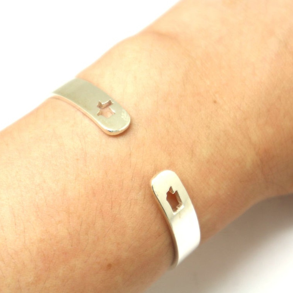 14 Kt White Gold Texas To Washington Map Wrap Women's Bangle Bracelet