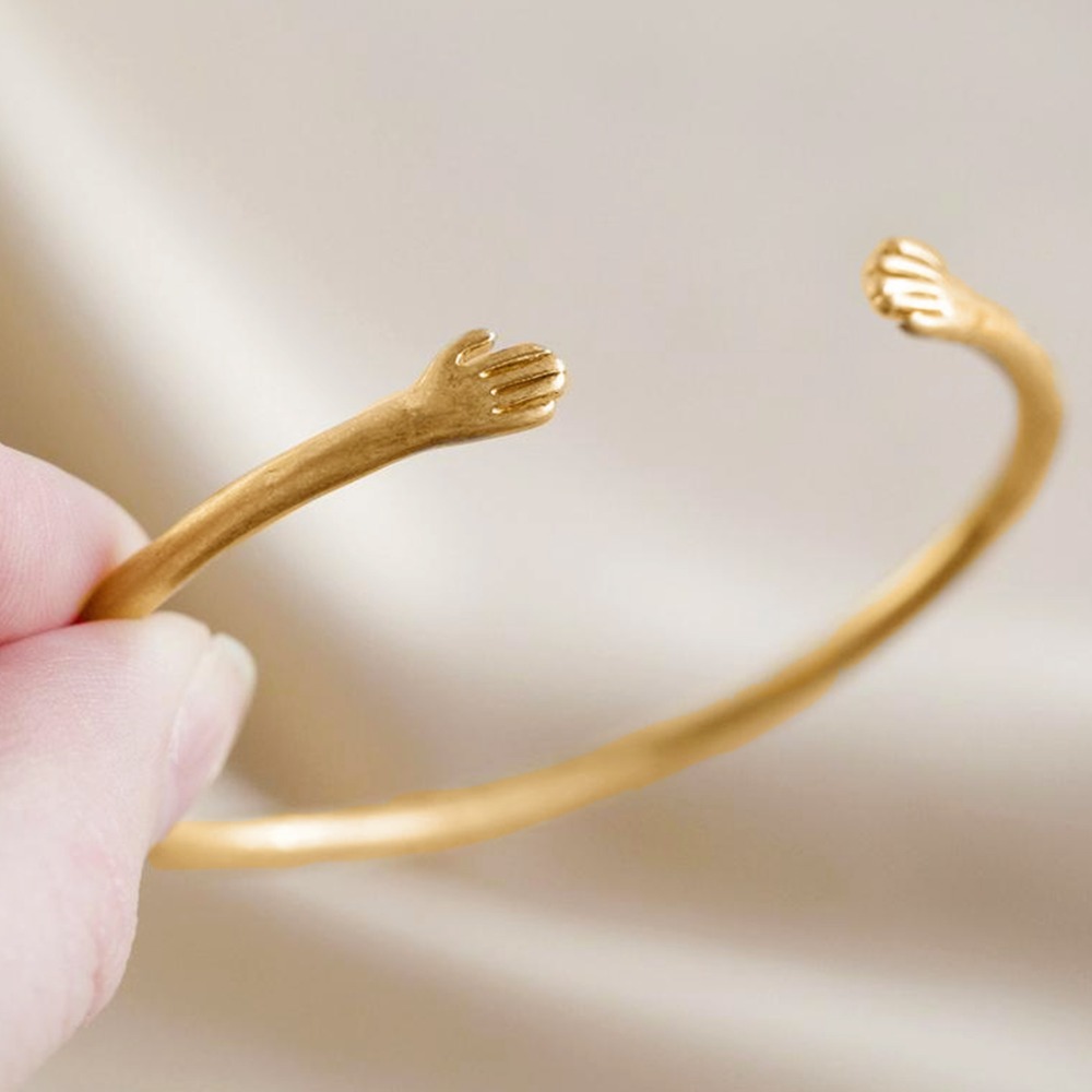 18Kt Yellow Gold Adjustable Hug Hands Women's Bangle Bracelet