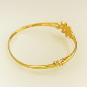18 Kt Stamped Yellow Gold White Double Flower Women's Bangle Bracelet