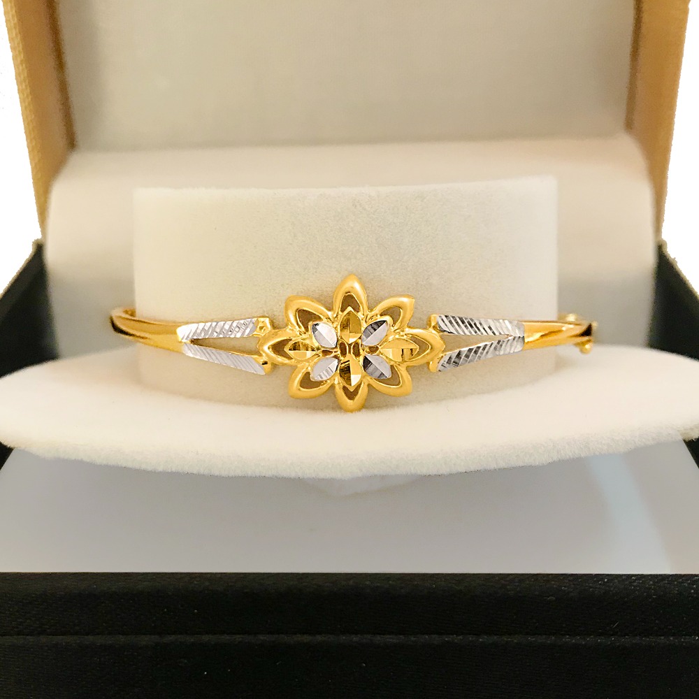 18 Kt Stamped Yellow Gold White Double Flower Women's Bangle Bracelet