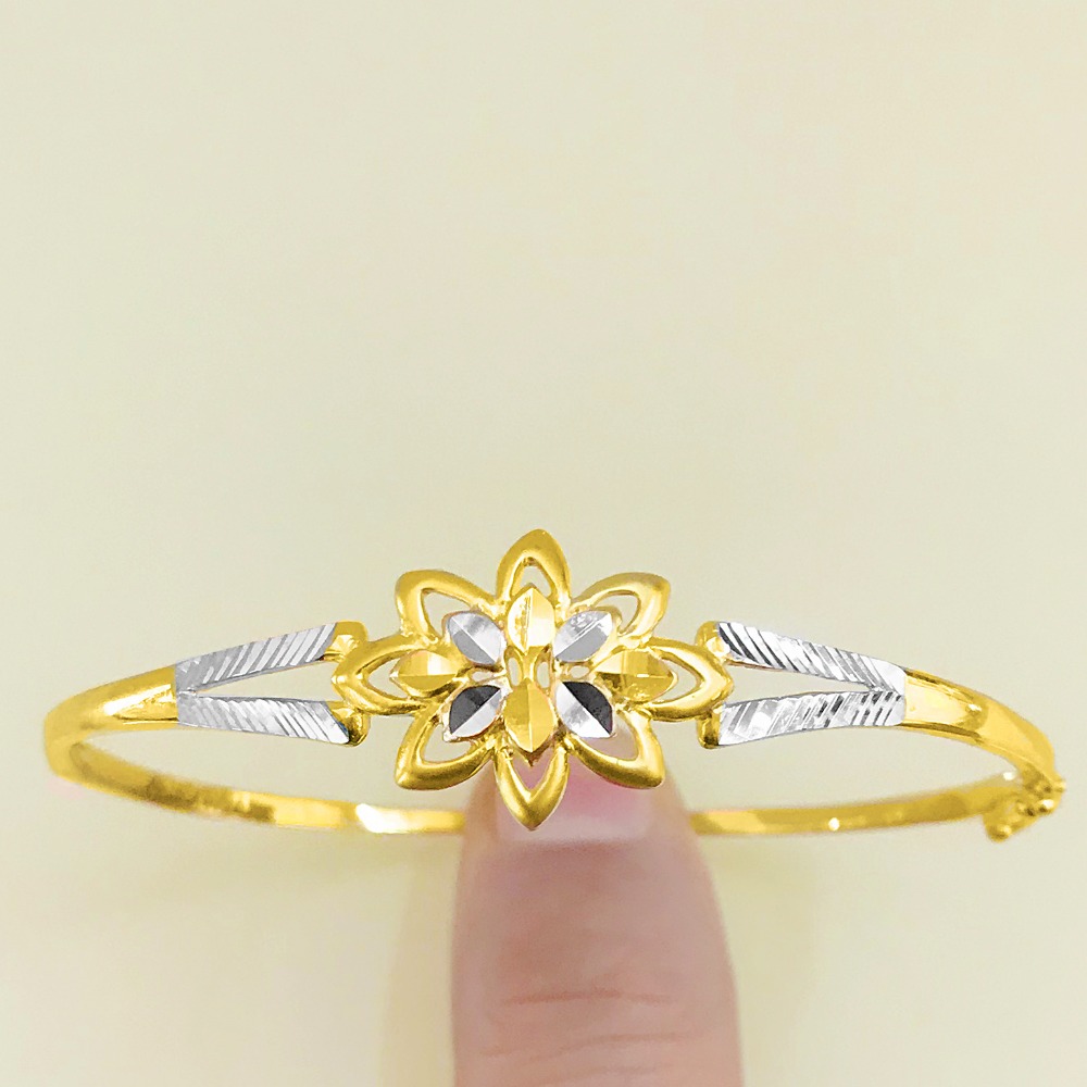 18 Kt Stamped Yellow Gold White Double Flower Women's Bangle Bracelet