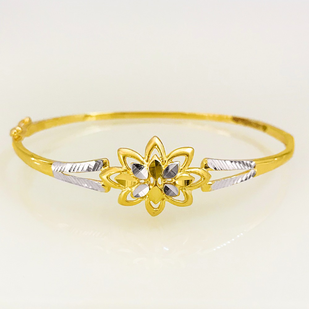 18 Kt Stamped Yellow Gold White Double Flower Women's Bangle Bracelet