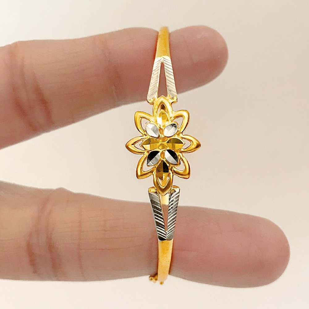 18 Kt Stamped Yellow Gold White Double Flower Women's Bangle Bracelet