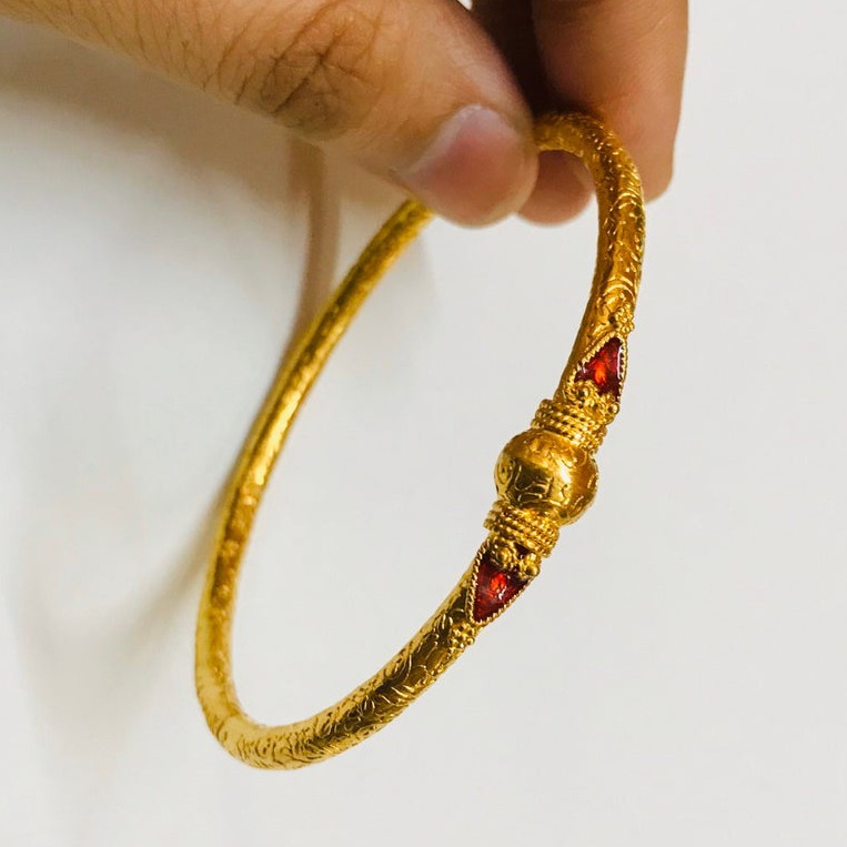 22 kt yellow gold enamelling engraved women bangle bracelet