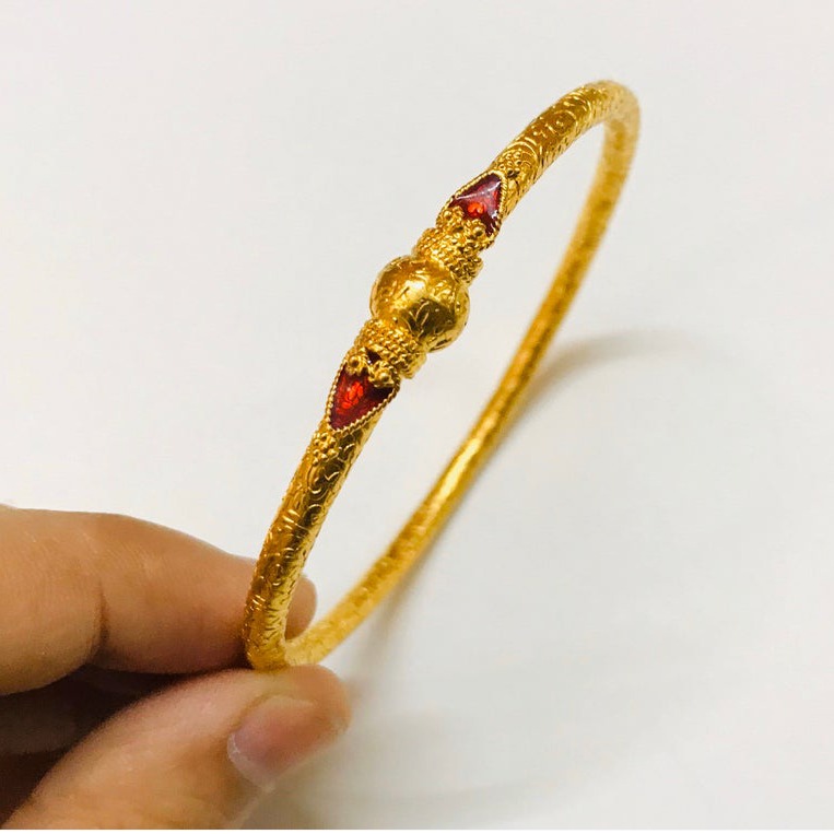 22 kt yellow gold enamelling engraved women bangle bracelet