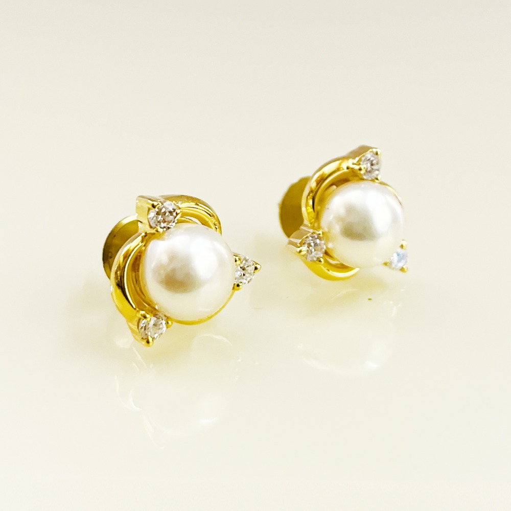 18 kt gold pearl & cubic zirconia handmade round stud women earring