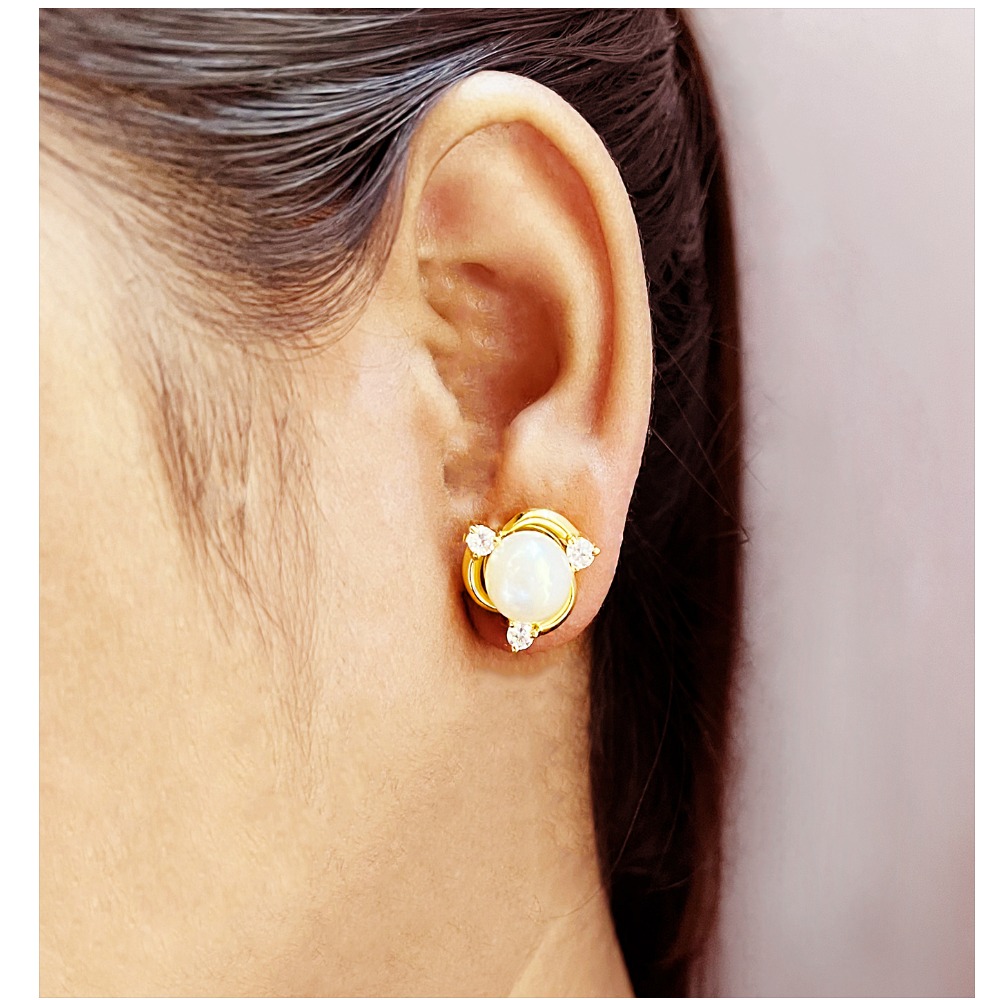 18 kt gold pearl & cubic zirconia handmade round stud women earring