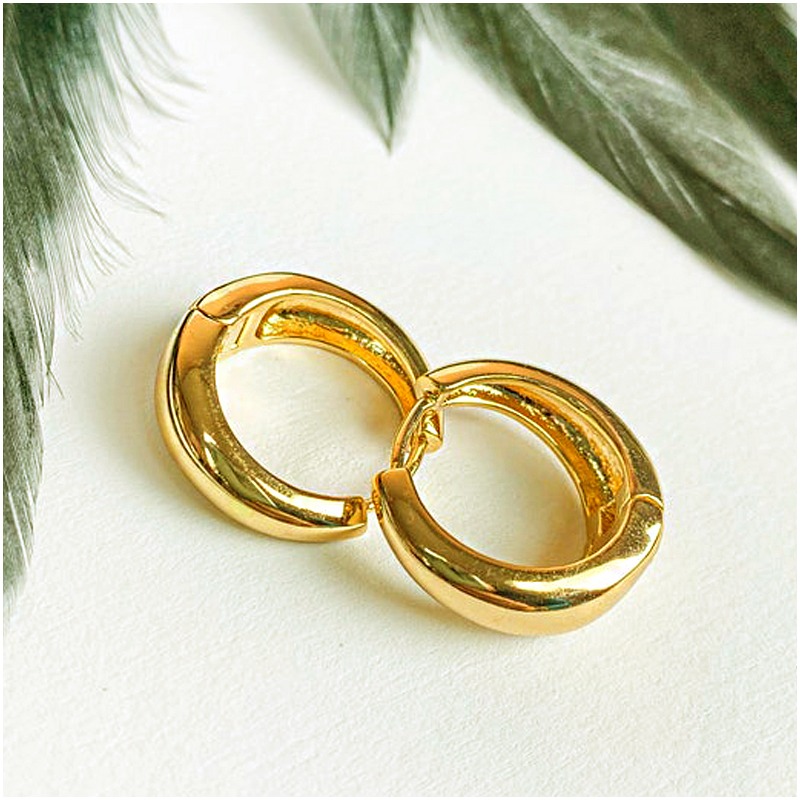 22 Kt Hallmark Yellow Gold Bridesmaid Dainty Huggie Hoop Earrings