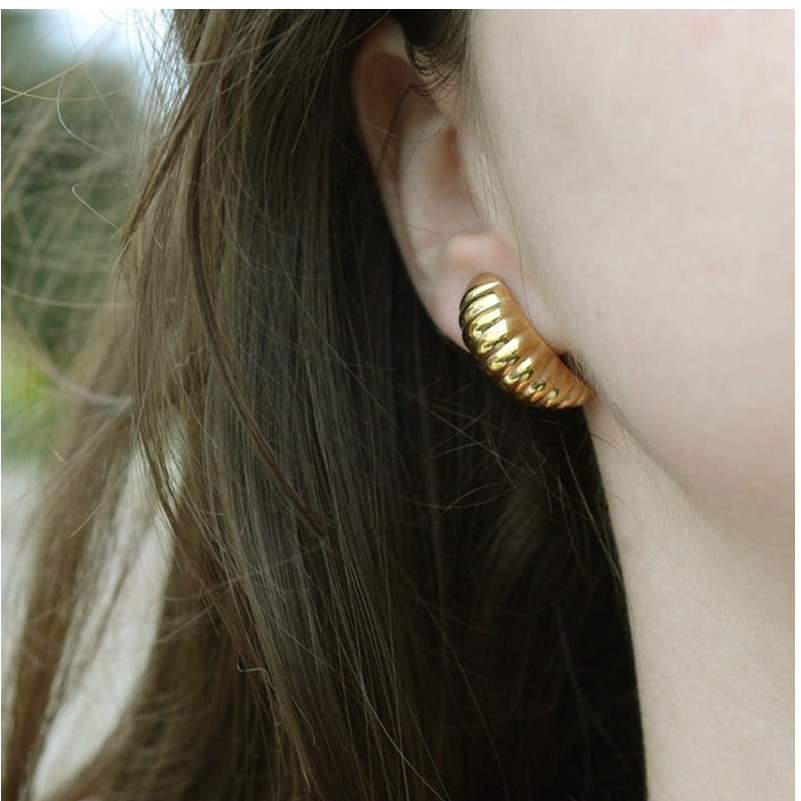 22 Kt Hallmark Real Solid Yellow Gold Ribbed Chunky Textured Cool Stud Earrings