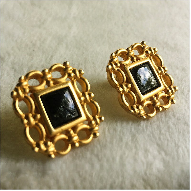 18 Kt Hallmark Real Solid Yellow Gold Elegant Black Onyx Women'S Stud Earrings