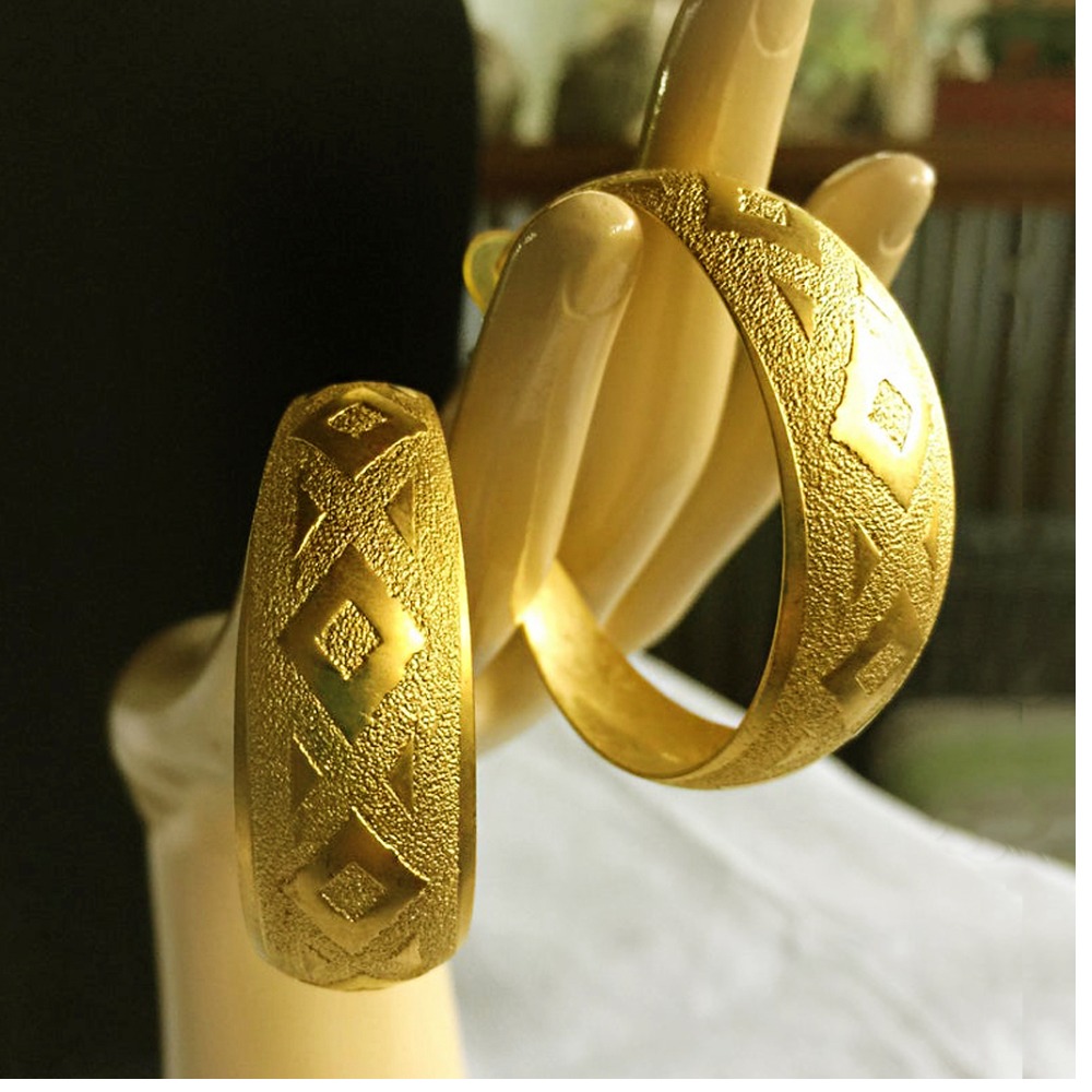 18 Kt Hallmark Real Solid Yellow Gold Etched Huggie Hoop Earrings Screw Back