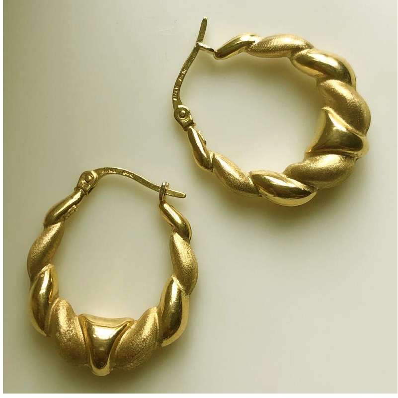 18 Kt Hallmark Real Solid Yellow Gold Twist Oval Satin Huggie Hoop Earrings - Image 4