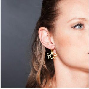 22 Kt Hallmark Real Solid Yellow Gold Leaf Hook Elegant Dangle Drop Earrings