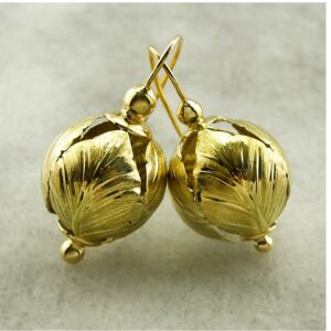18 Kt Real Solid Yellow Gold Beautiful Leaf Shaped Beads Dangle Drop Earrings