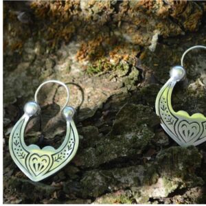18 kt hallmark stamped white gold women's cossack earrings 12 grams