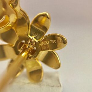 18kt yellow gold wedding wear stud earrings screw back cz