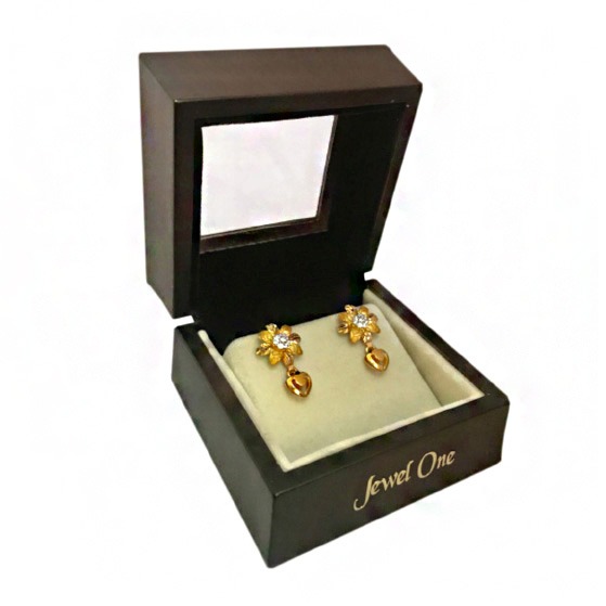 18kt yellow gold wedding wear stud earrings screw back cz