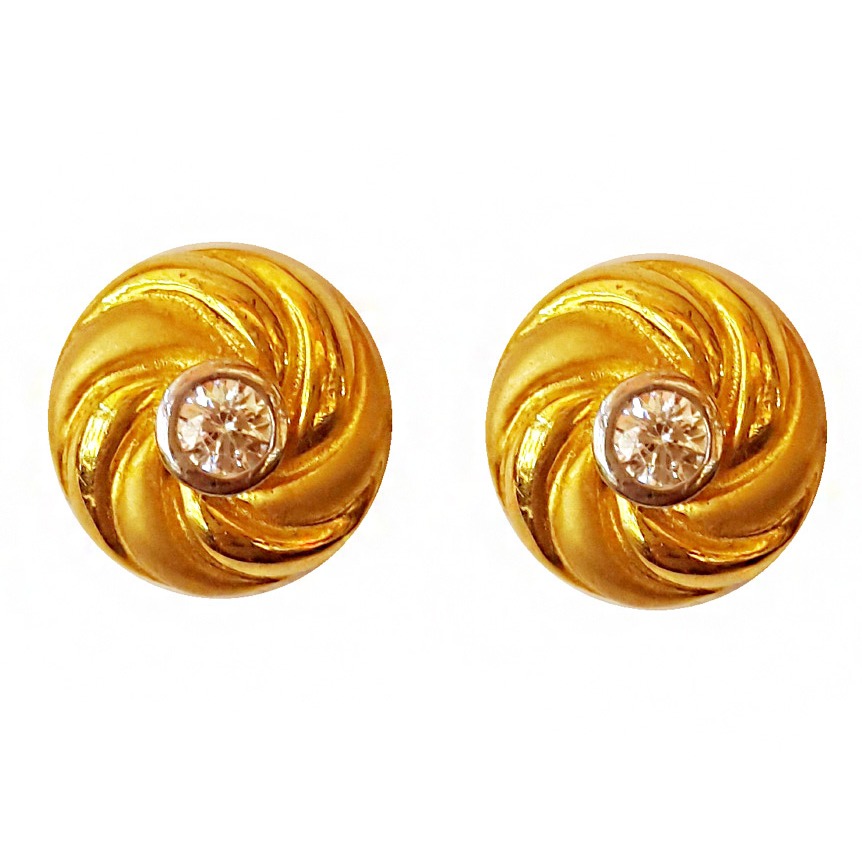 18 kt yellow gold wedding wear round stud earrings for women