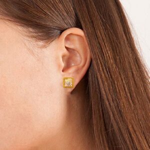 18 kt solid yellow gold party wear wedding wear stud earrings cz