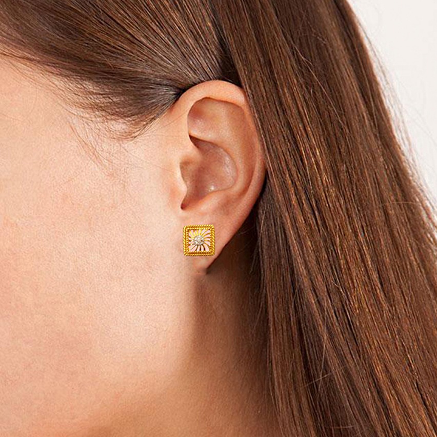 18 kt solid yellow gold party wear wedding wear stud earrings cz