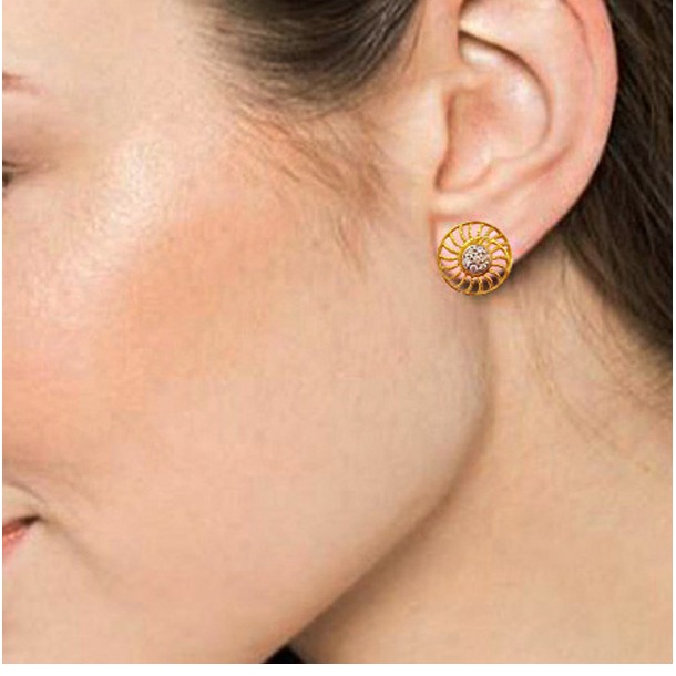 18 kt yellow solid gold party wear stud women's earrings zircon cz