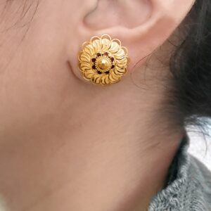 18 Kt Stamped Real Solid Yellow Gold Stud Earring Round Floral Screw Back 5 Gms