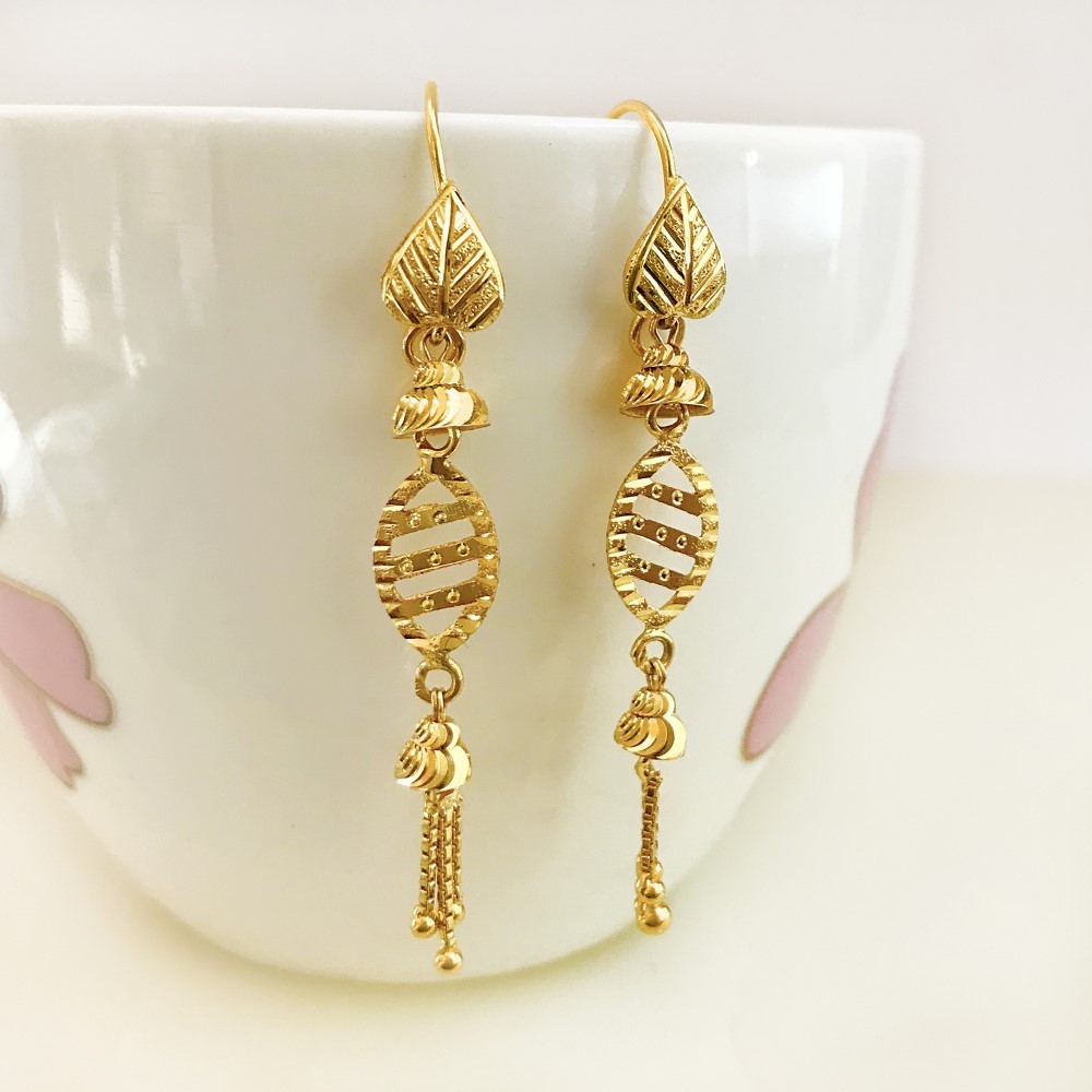 18 Kt Stamped Real Solid Yellow Gold Dainty Hook Long Dangle Drop Earrings 2.66g - Image 2
