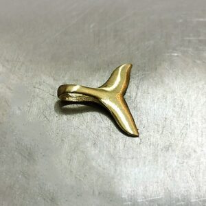 18 Kt Real Solid Yellow Gold Dolphin's Tail Lucky Charmed Chain Necklace Pendant