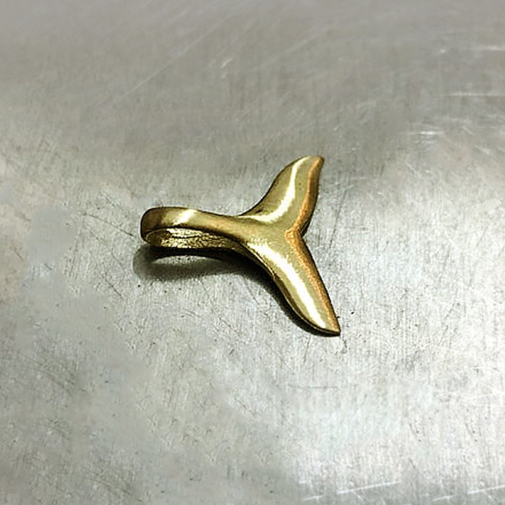 18 Kt Real Solid Yellow Gold Dolphin's Tail Lucky Charmed Chain Necklace Pendant