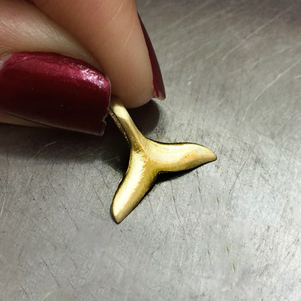 18 Kt Real Solid Yellow Gold Dolphin's Tail Lucky Charmed Chain Necklace Pendant