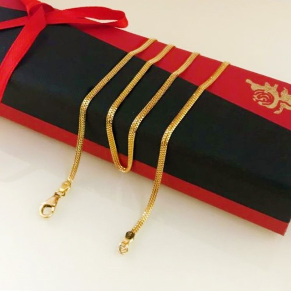 22 Kt Yellow Gold Curb Hallmark Necklace Flat Unisex Chain 7.950 Grams 3 mm Wide
