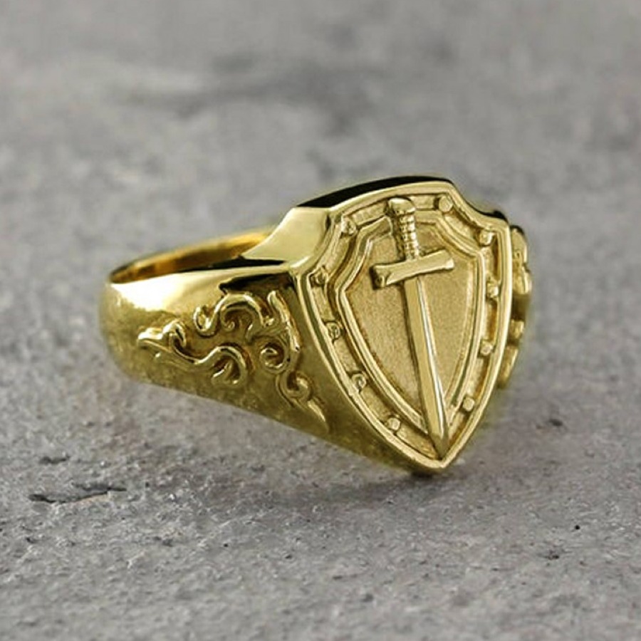 22 Kt   Yellow Gold Sword And Shield Knightly Men'S Ring Size 8-11