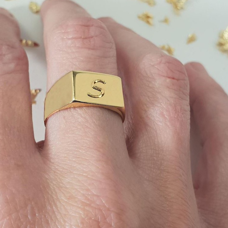 18 Kt Hallmark   Yellow Gold Initial Letter S Men'S Ring Size 8-11