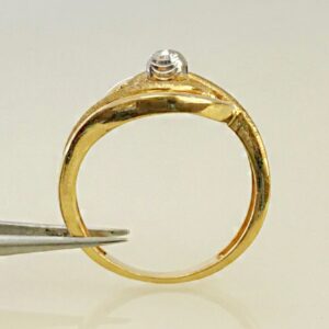 22 Kt   Yellow Gold Engagement Wedding Women'S Finger Ring 3.810 Grams