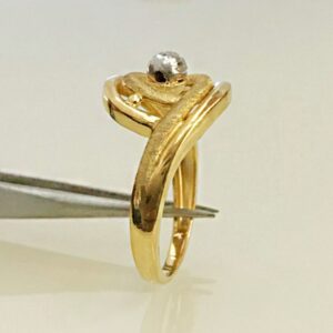 22 Kt   Yellow Gold Engagement Wedding Women'S Finger Ring 3.810 Grams