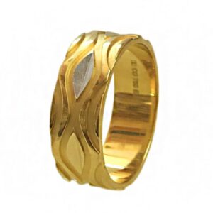 18 Kt   Yellow Gold Women's Ring Wedding Band Wide 6 MM Size No. 5