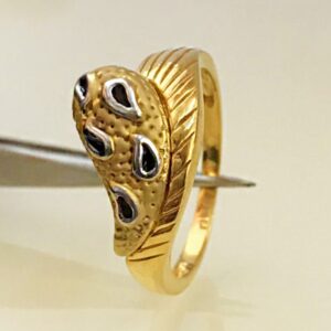 22 Kt   Yellow Gold Engagement Women'S Finger Ring 4.070 g Size 6-9