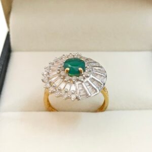 18 Kt   Yellow Gold Engagement Emerald CZ Women'S Finger Ring 5.130 Gm