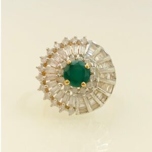 18 Kt   Yellow Gold Engagement Emerald CZ Women'S Finger Ring 5.130 Gm