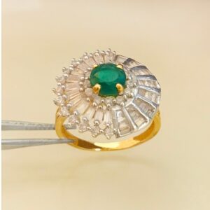 18 Kt   Yellow Gold Engagement Emerald CZ Women'S Finger Ring 5.130 Gm
